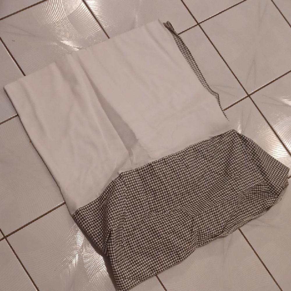 4/$60 New King Size Gray & White Houndstooth Bed Skirt